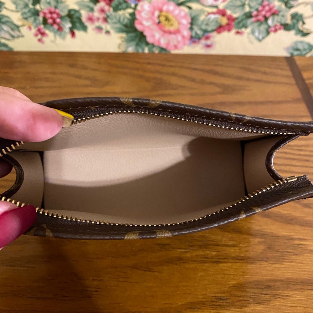 Authentic Louis Vuitton Toiletry 15